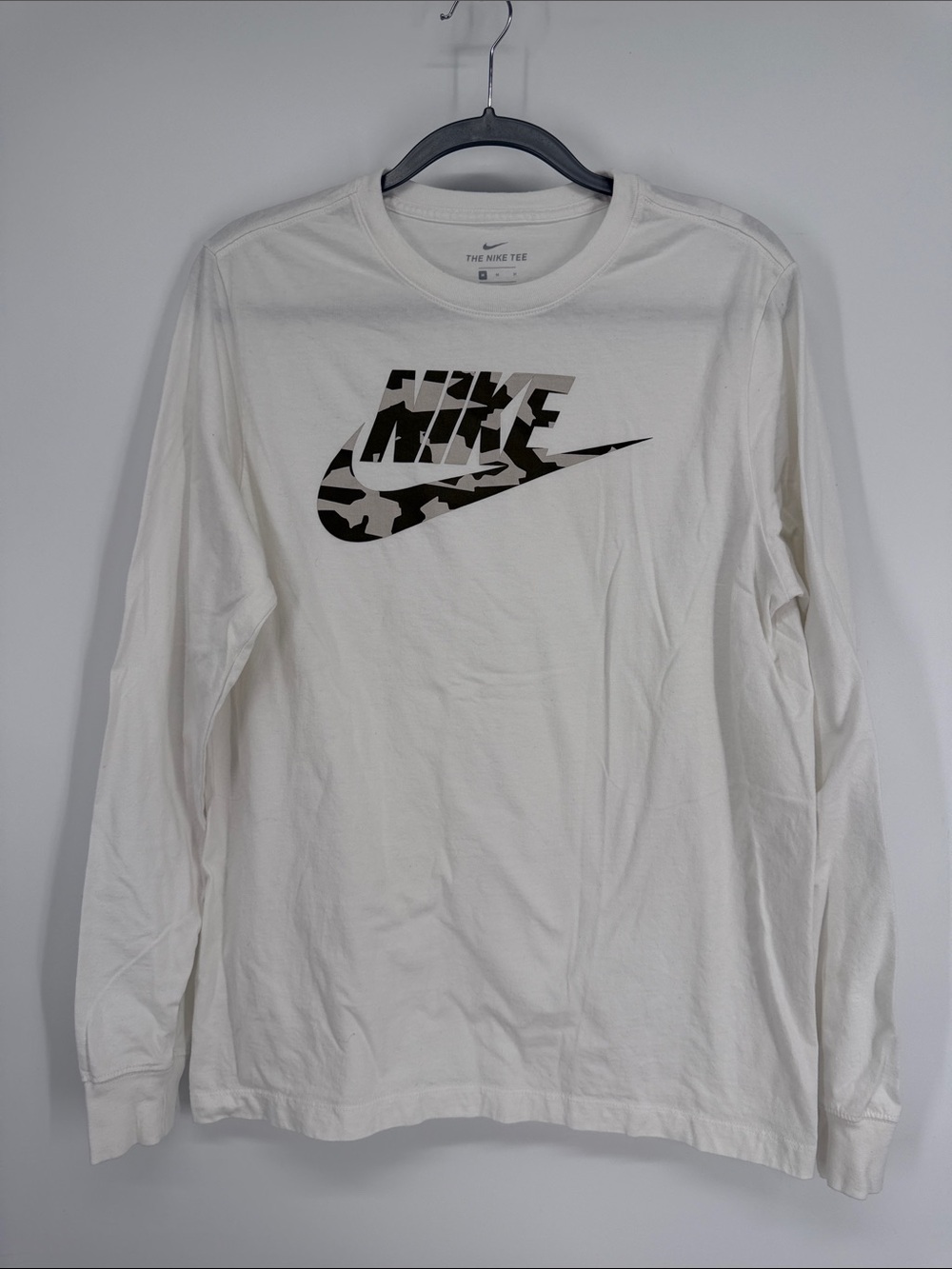 Nike Long Sleeve White Tee Shirt with Camo Logo Men’s Size Medium